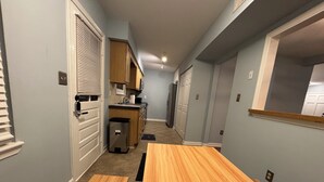 Dining - 3-bedroom townhouse - Max 8 guests (Charlotte)