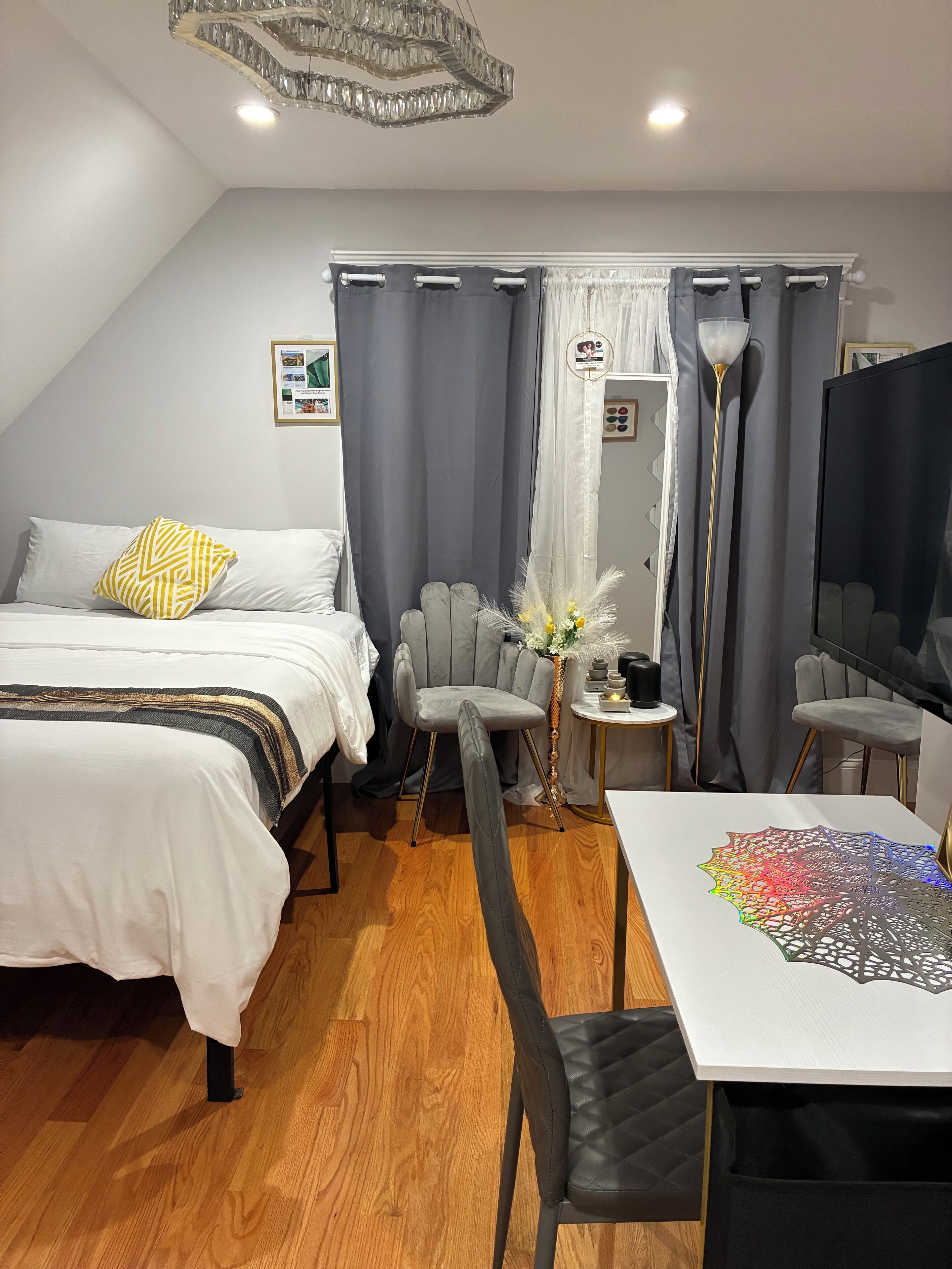 2 bedrooms, in-room safe, desk, iron/ironing board