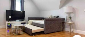 2 chambres, coffre-fort, bureau, fer et planche à repasser