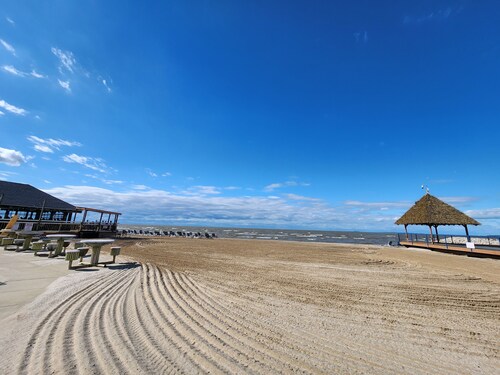 Port Clinton Paradise: 2 bedroom Waterfront Condo:  Hot Tub, Sauna, Fire pit