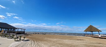 Port Clinton Paradise: 2 bedroom Waterfront Condo:  Hot Tub, Sauna, Fire pit