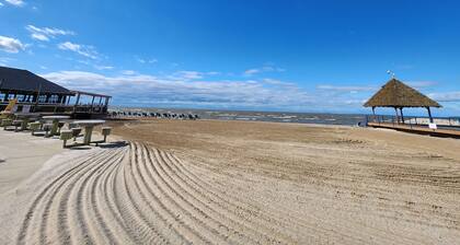 Port Clinton Paradise: 2 bedroom Waterfront Condo: Hot Tub, Sauna, Fire pit