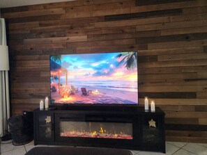 Interior - Port Clinton Paradise: 2 bedroom Waterfront Condo:  Hot Tub, Sauna, Fire pit (Port Clinton)