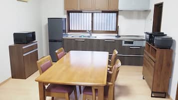 Basic Room, 2 Bedrooms, Non Smoking, Kitchen | Living area