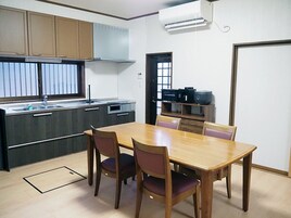 Basic Room, 2 Bedrooms, Non Smoking, Kitchen | Private kitchen | Full-size fridge, cookware/dishes/utensils