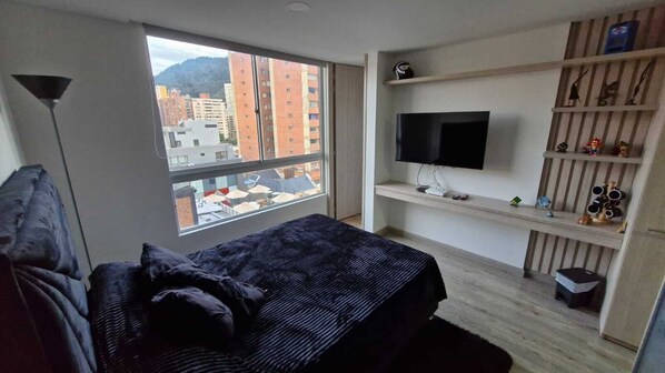 1 bedroom, desk, WiFi, bed sheets - Downtown Bogota: Modern Top Apt! Incredible location, optimal and safe access. (Bogotá)