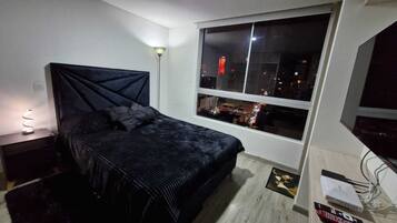 1 bedroom, desk, WiFi, bed sheets