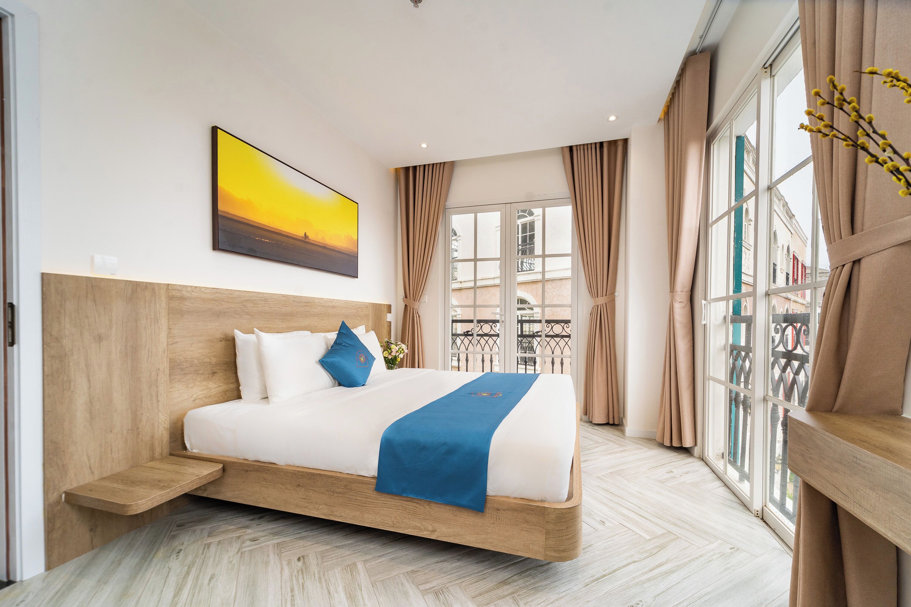 Superior Suite, Hill View