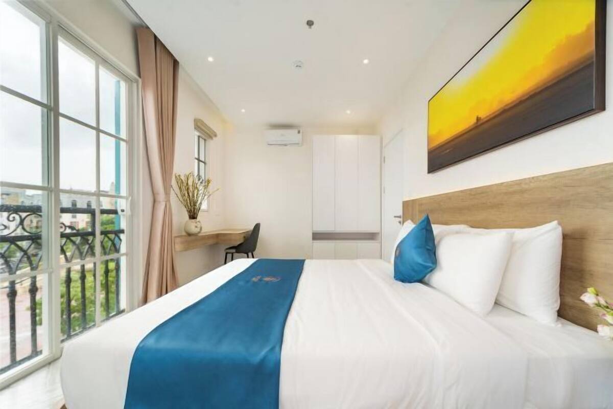 1 bedroom, laptop workspace, blackout drapes, free WiFi