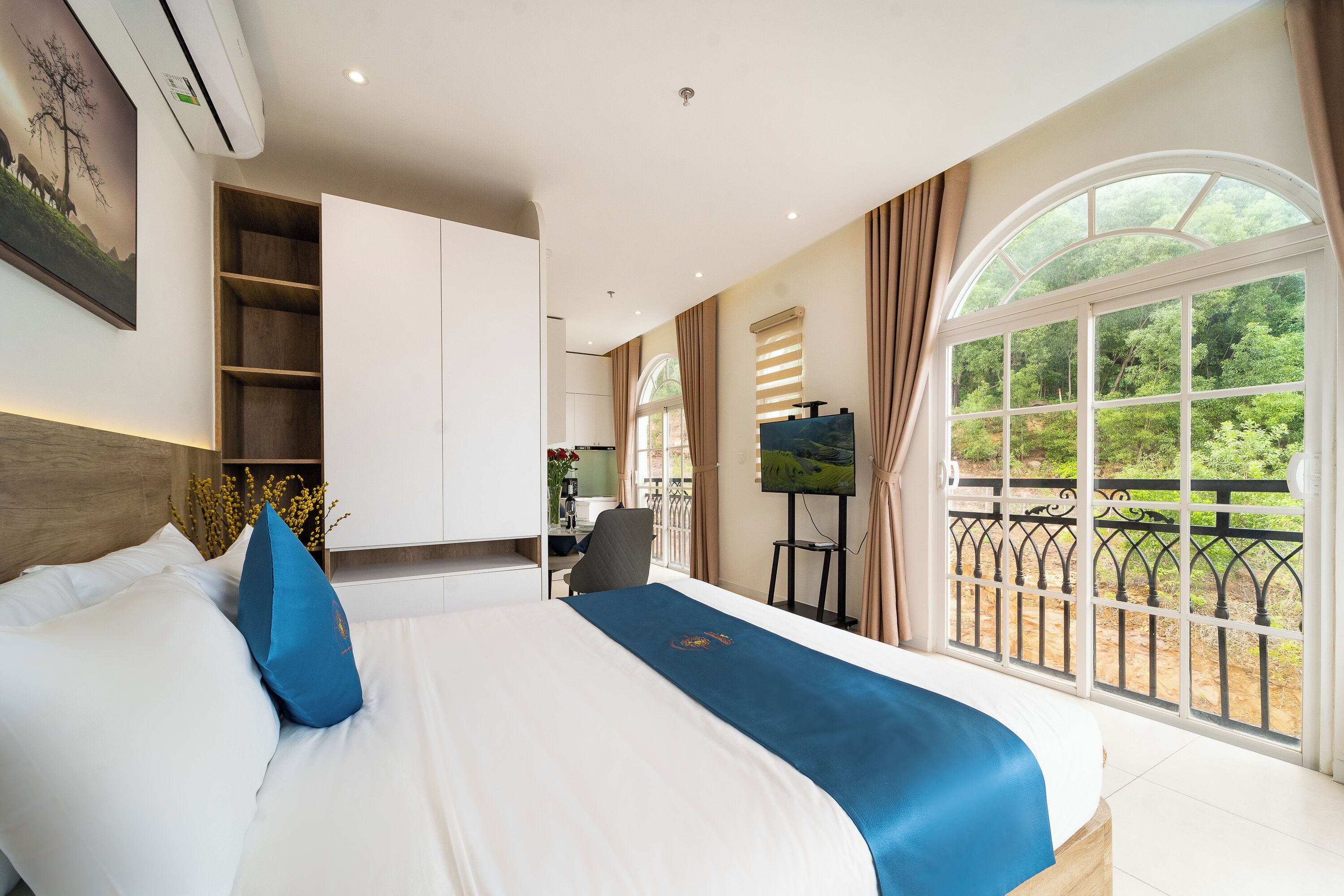 Deluxe Studio, Courtyard View