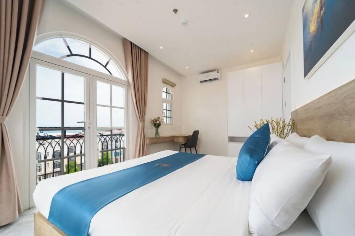 1 bedroom, laptop workspace, blackout drapes, free WiFi