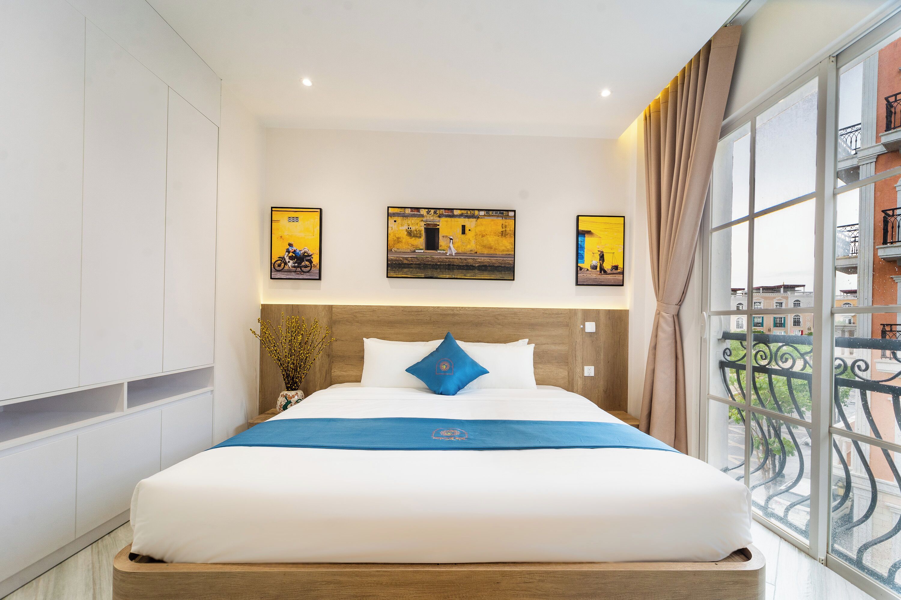 Superior Suite, Courtyard View