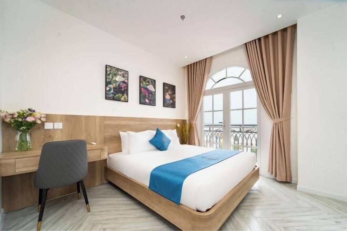1 bedroom, laptop workspace, blackout drapes, free WiFi