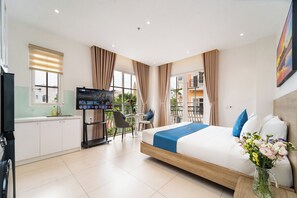 Standard-studiolejlighed - parkudsigt | Arbejdsområde til bærbare computere, mørklægningsgardiner, gratis Wi-Fi