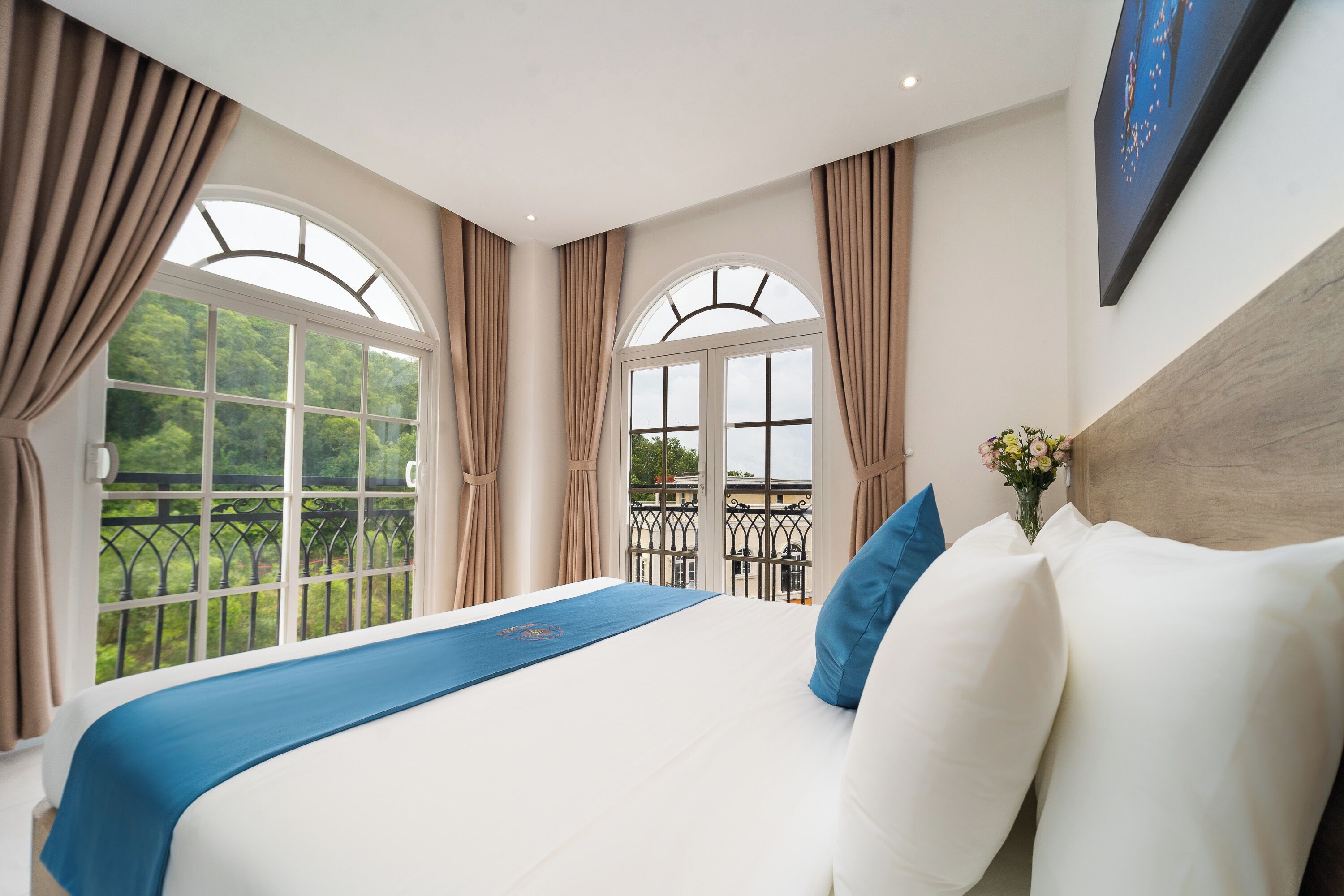 Premier Studio, Sea View