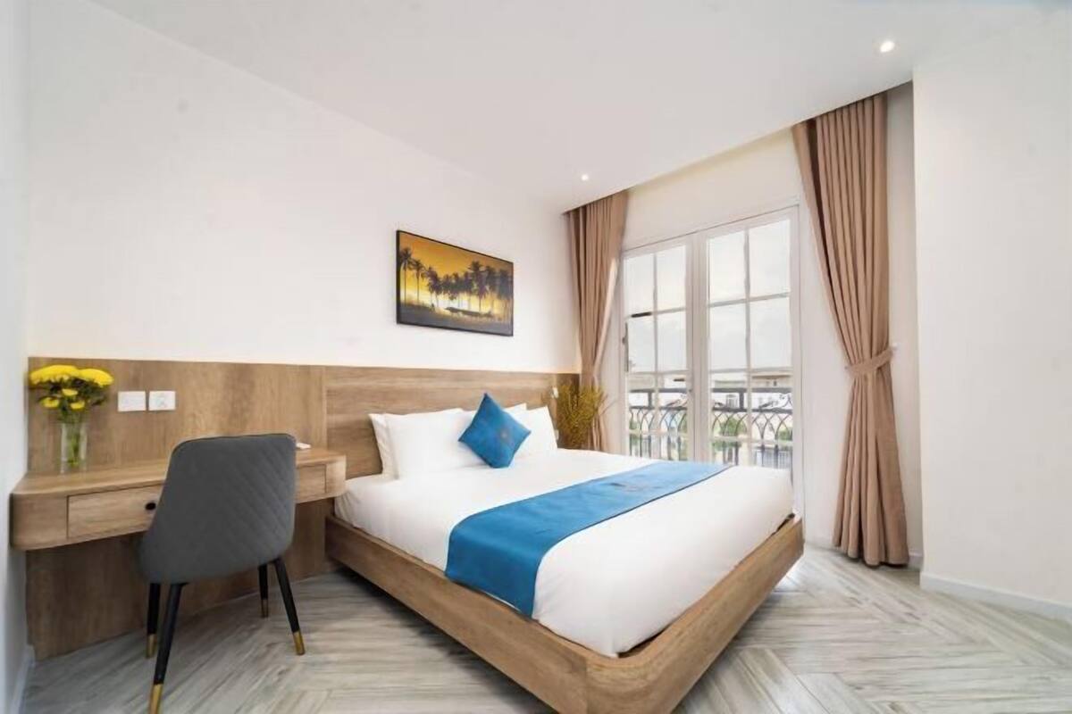 1 bedroom, laptop workspace, blackout drapes, free WiFi
