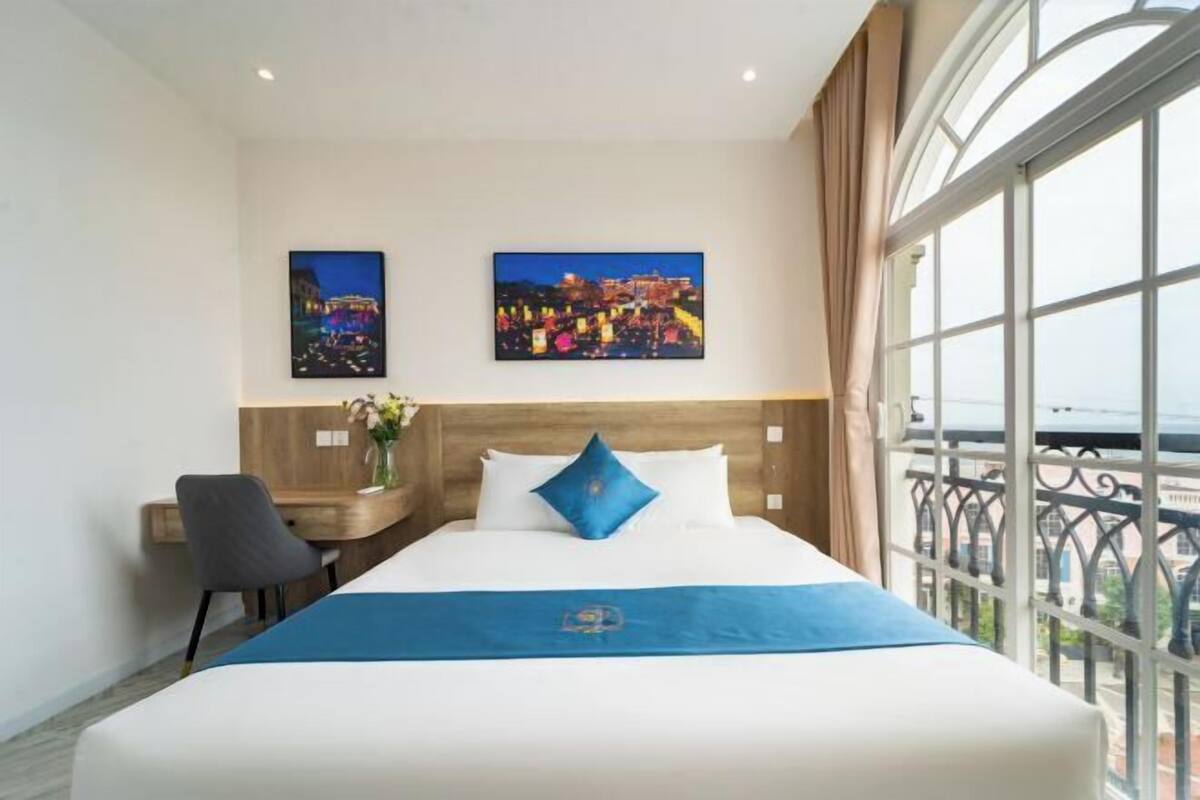 1 bedroom, laptop workspace, blackout drapes, free WiFi