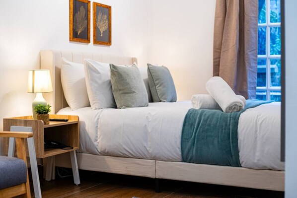 2 室のベッドルーム、デスク、WiFi