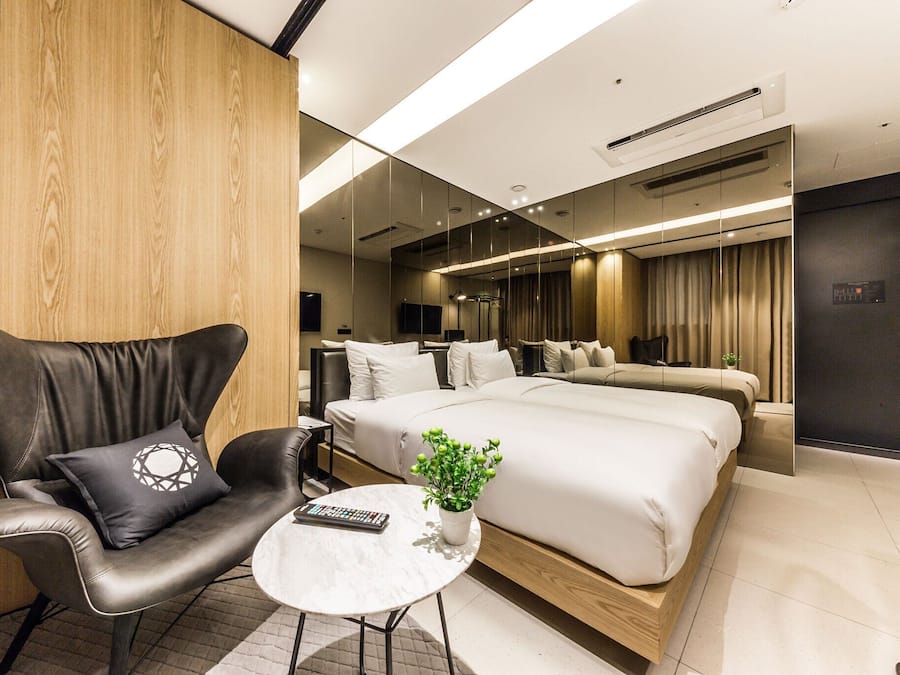 Habitació amb dos llits individuals Deluxe | Escriptori, espai de treball apte per a portàtils i wifi gratuïta