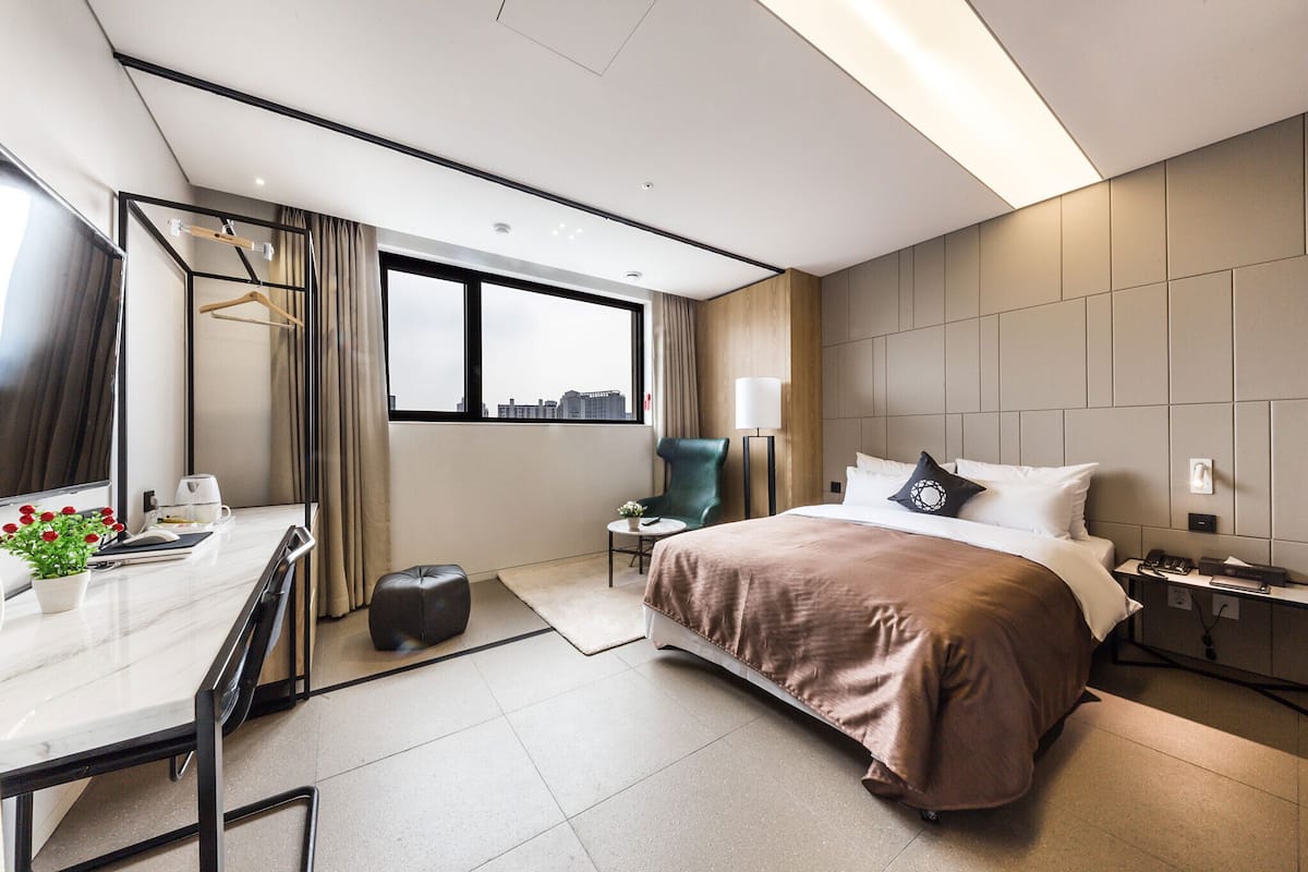 Premium Double Room, City View