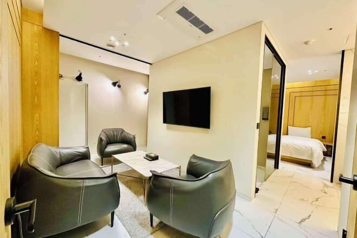 1 sovrum, skrivbord, arbetsyta för laptop och gratis wi-fi