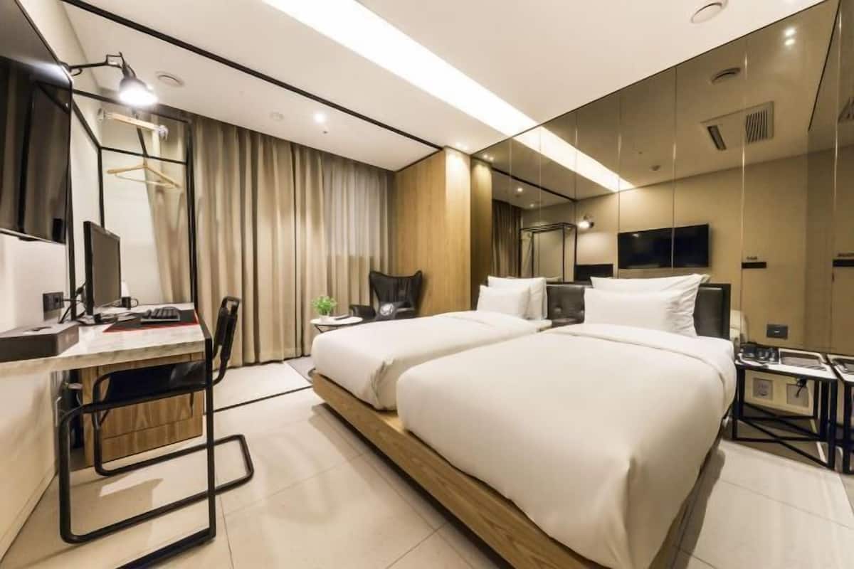 1 bedroom, desk, laptop workspace, free WiFi