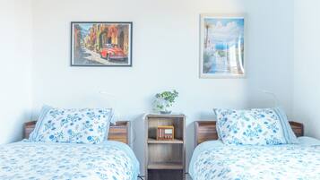 6 bedrooms, iron/ironing board, WiFi, bed sheets