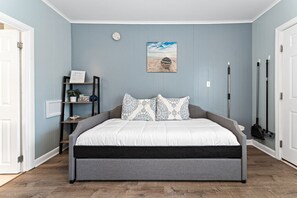2 quartos, ferros/tábuas de passar roupa, Wi-Fi, roupa de cama