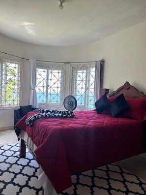 2 slaapkamers, een strijkplank/strijkijzer, gratis wifi, beddengoed