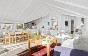 TV - Nice home in Ebeltoft with sauna (Ebeltoft)