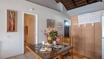 Condo, 1 Queen Bed, Balcony, Garden View (204B) | Dining