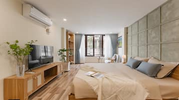 1 bedroom, in-room safe, desk, iron/ironing board
