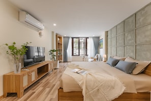 1 bedroom, in-room safe, desk, iron/ironing board