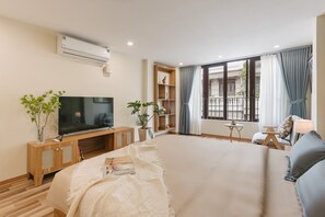 1 habitación, caja de seguridad en la habitación y escritorio