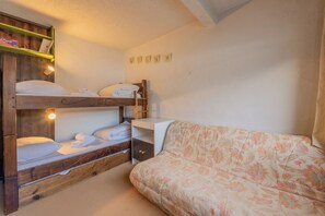 1 makuuhuone, ilmainen Wi-Fi, vuodevaatteet