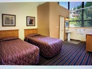 3 bedrooms, iron/ironing board, WiFi, bed sheets - Cozy 2 BR + loft in lovely Whistler. Full kitchen, hot tub, and ... Whistler!! (Whistler)