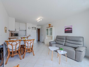 TV - Antigua by Interhome (Le Barcarès)