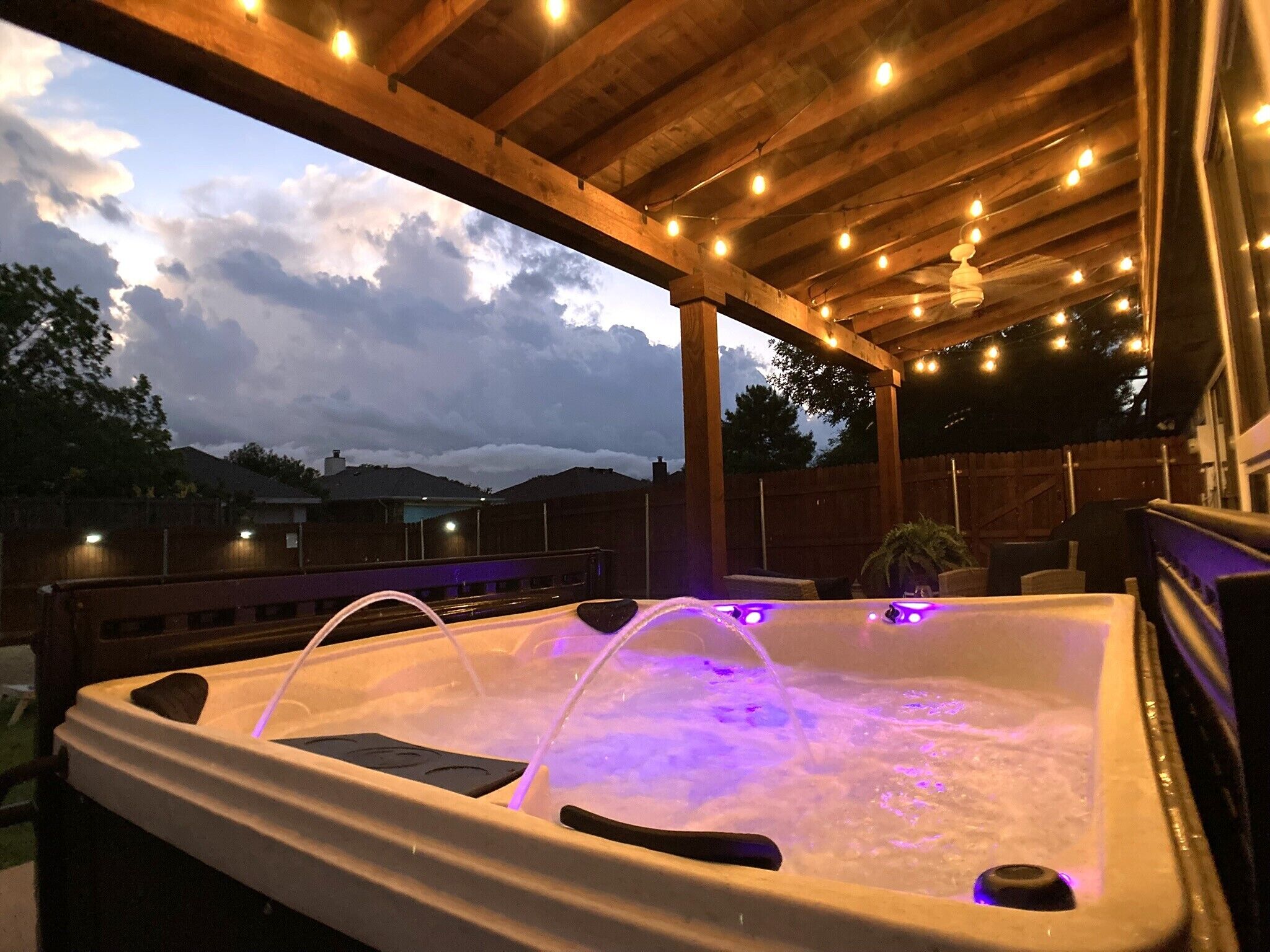 Outdoor spa tub
