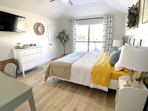 3 bedrooms, desk, iron/ironing board, travel cot - Stunning Newly Renovated Family Friendly Home w/Hot Tub, Fire Pit + Game Room (Allen)