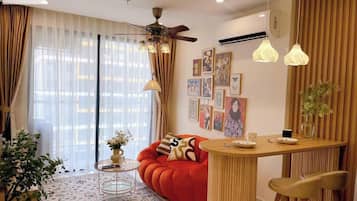 Apartamento grand, 1 quarto, sacada, vista para a cidade | Vista do quarto