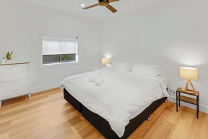 4 soverom, strykejern/-brett, wi-fi og sengetøy