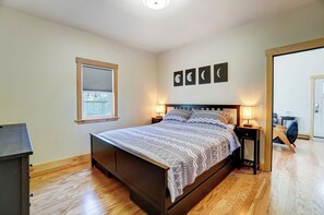 1 bedroom, iron/ironing board, travel cot, free WiFi