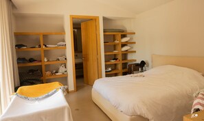 6 slaapkamers, een strijkplank/strijkijzer, gratis wifi, beddengoed