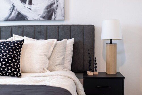 Perfect Ozark Retreat.  Close to Everything, 3 bed, w/ Office