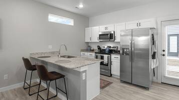 ميكروويف، فرن، موقد طهي مسطح، غسالة أطباق