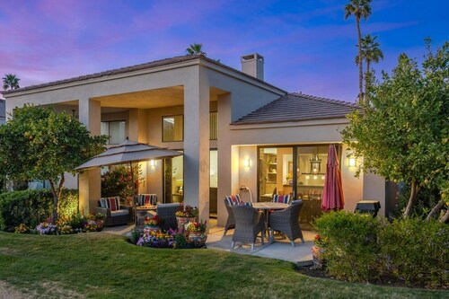 Mountain & Golf Views + Pool & Spa + Fire Pit + BBQ + Golf Cart + Dog Friendly!