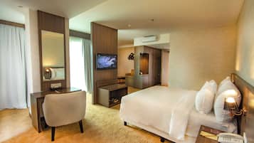 Suite Junior, balkon | 1 kamar tidur, minibar, Wi-Fi gratis, dan seprai linen