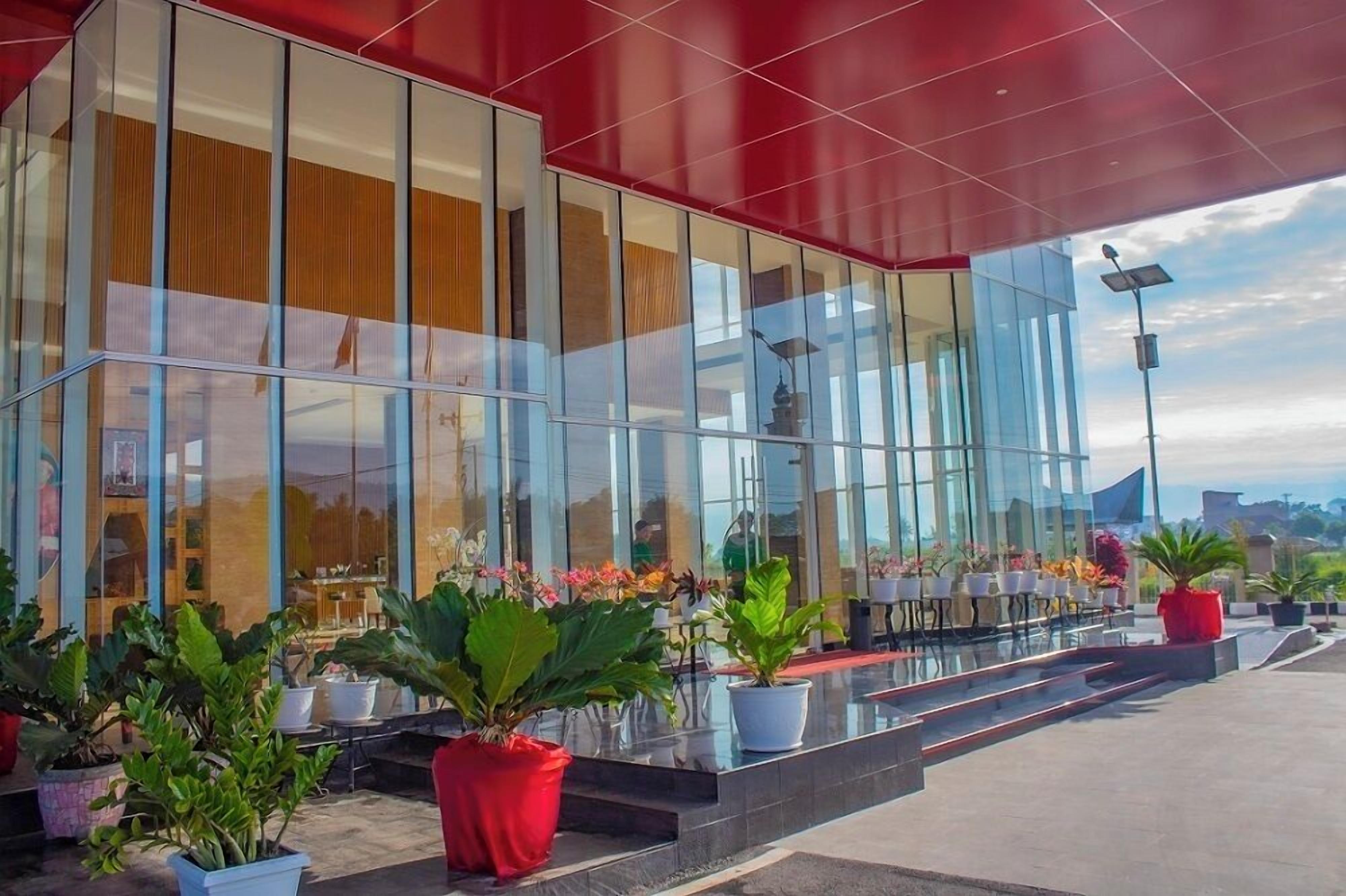 Vista frontal de la propiedad