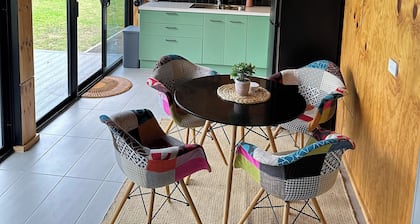Rural Retreat - 5 mins from town and beaches