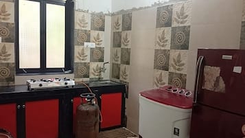 Mini-fridge, stovetop, dishwasher, cookware/dishes/utensils